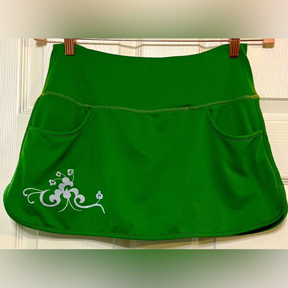 Athleta Green Reflective Athletic Mini Chase Skirt Skort Womens Size Small